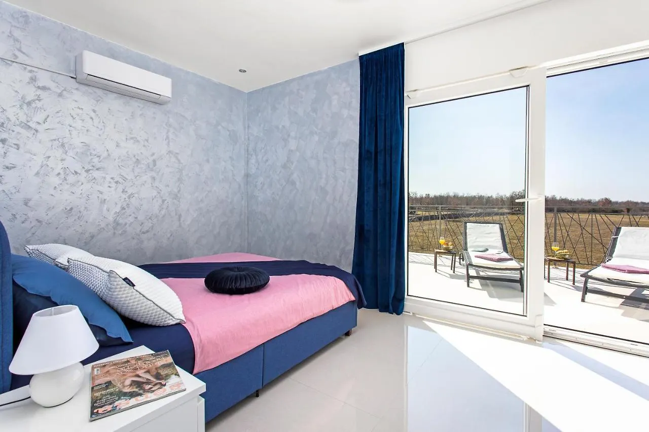 Villa Angie With Heated Pool Vodnjan
