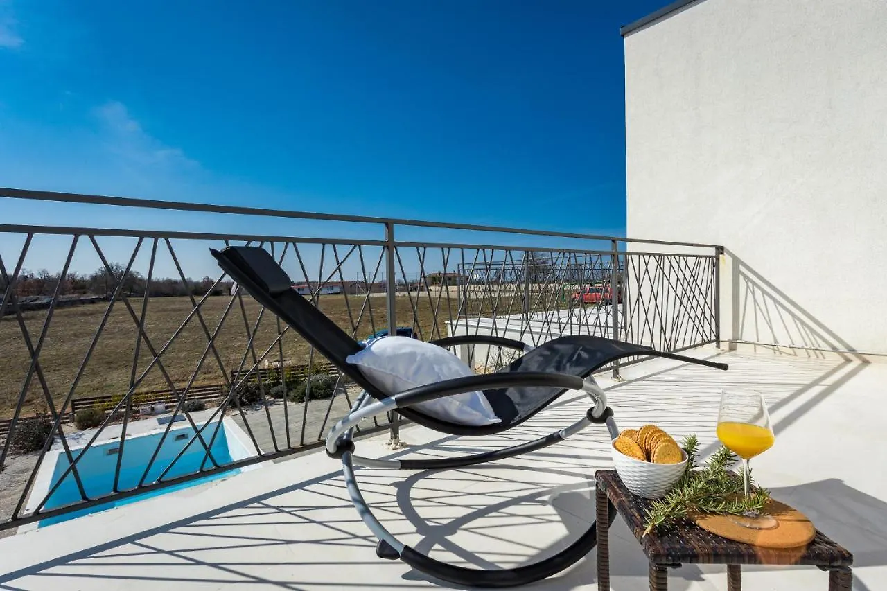 Villa Angie With Heated Pool Vodnjan Croatia