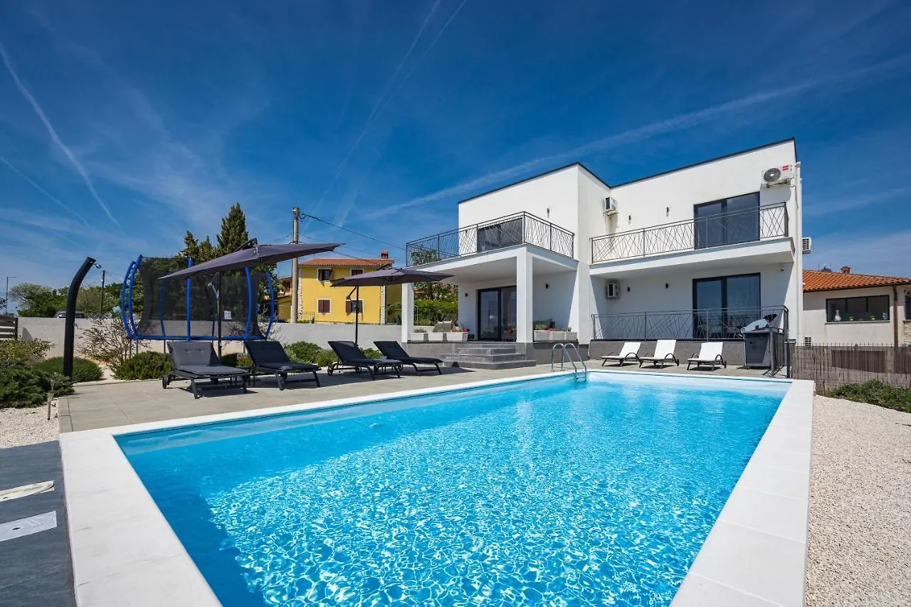 Villa Angie With Heated Pool Vodnjan Croatia