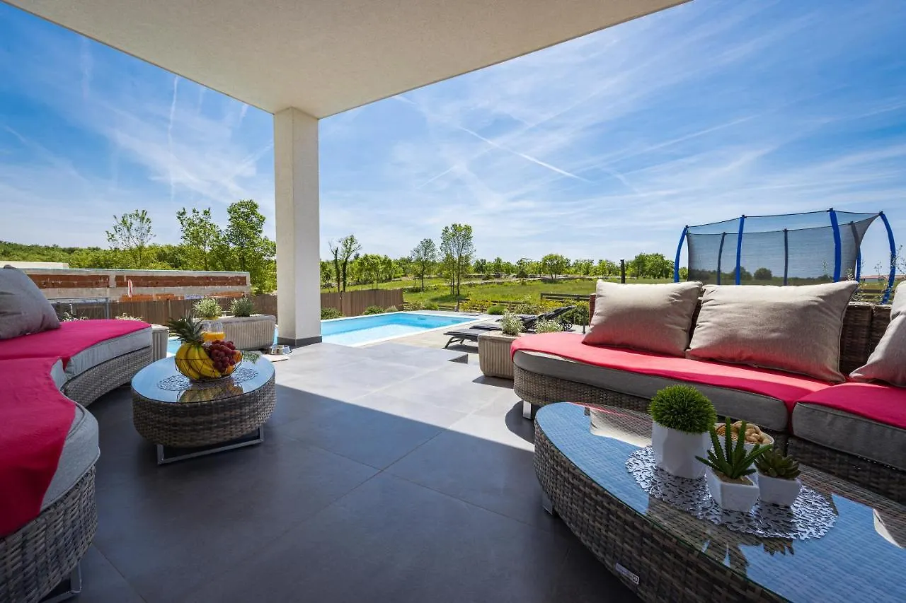 Villa Angie With Heated Pool Vodnjan Croatia