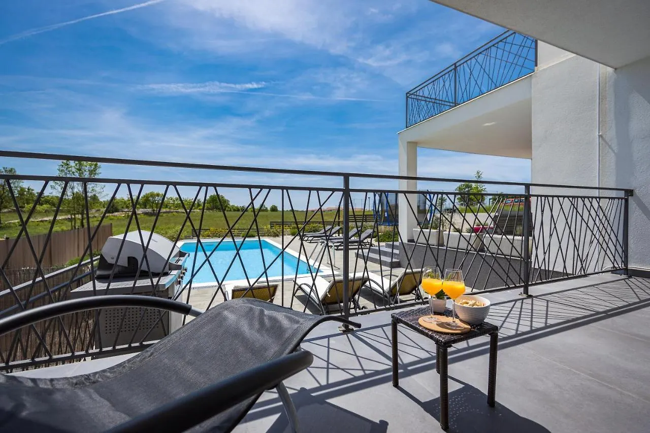 Villa Angie With Heated Pool Vodnjan