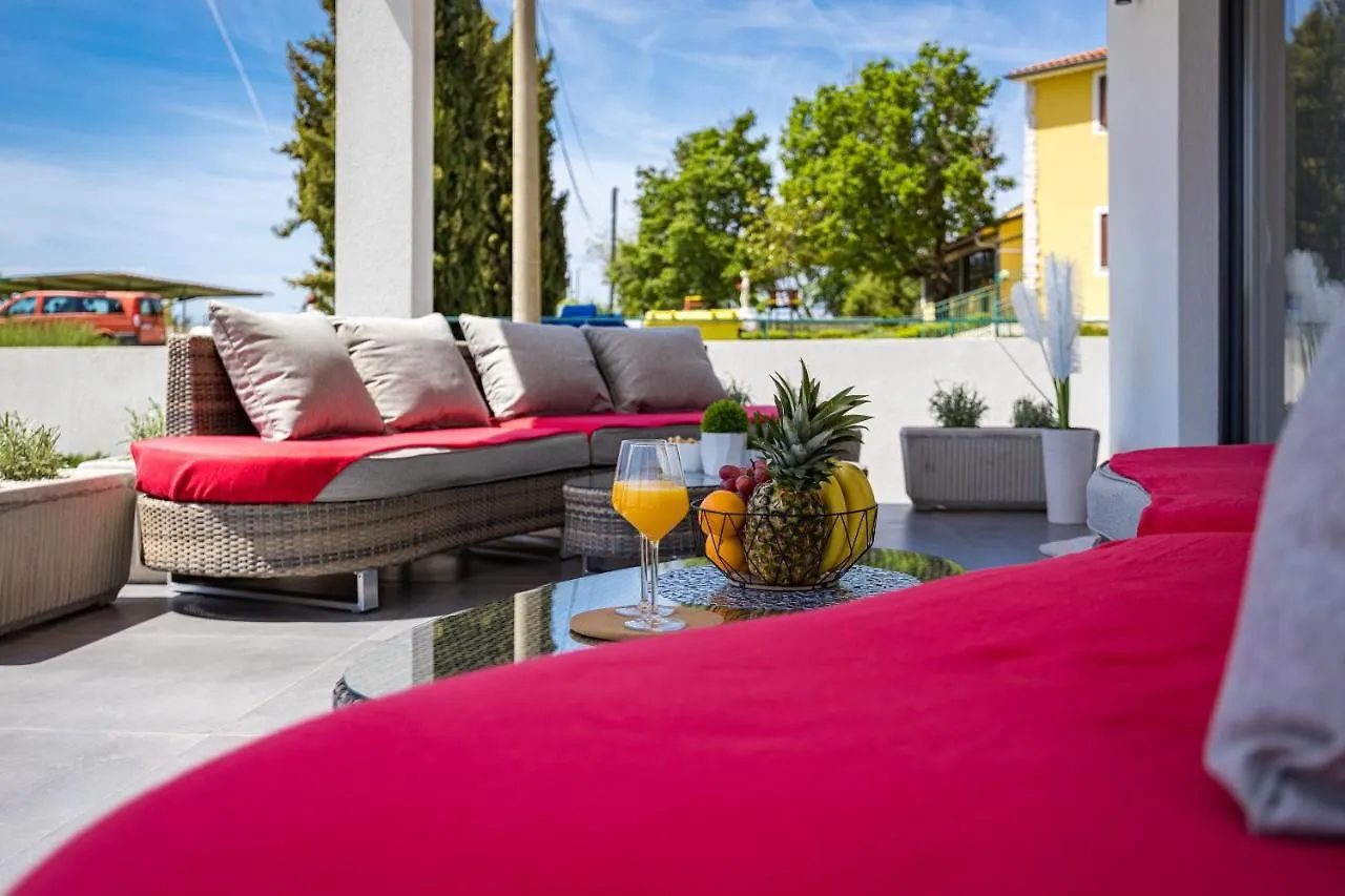 Villa Angie With Heated Pool Vodnjan Croatia