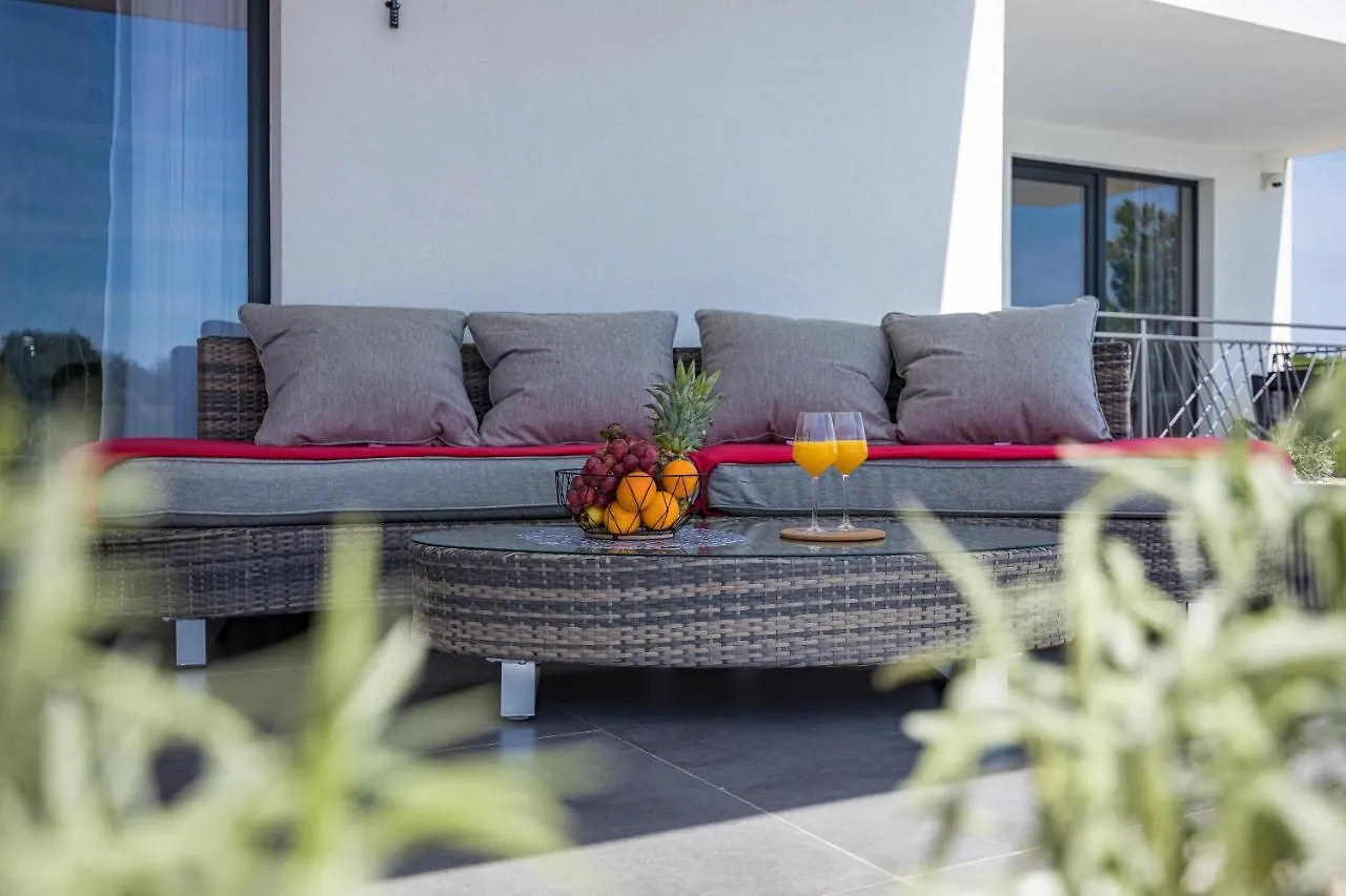 Villa Angie With Heated Pool Vodnjan