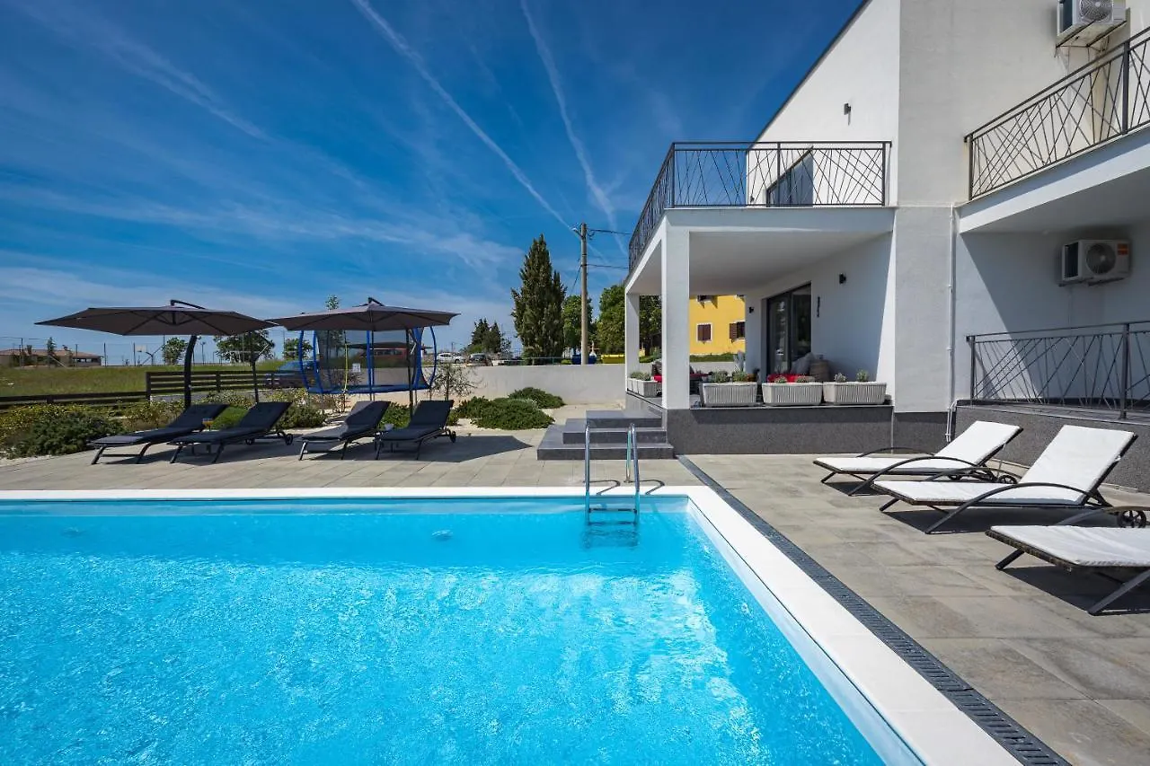 Villa Angie With Heated Pool Vodnjan 0*,