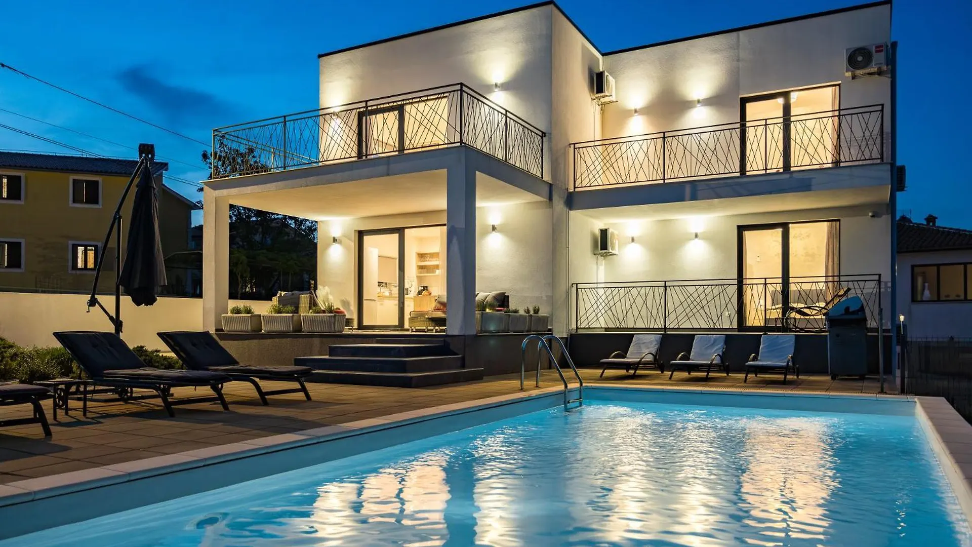Villa Angie With Heated Pool Vodnjan